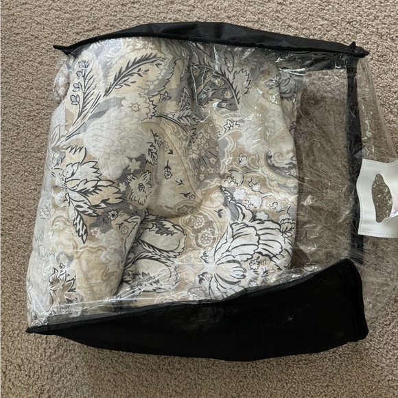 Pottery Barn King/Cal King Celeste Damask Percale Duvet Cover with 3 Euro Shams - Picture 4 of 4